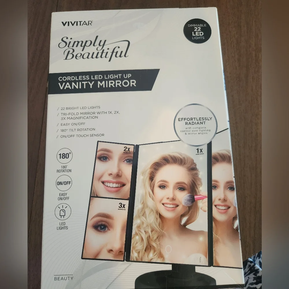 New CORDLESS LED LIGHT UP VANITY MIRROR VIVITAR